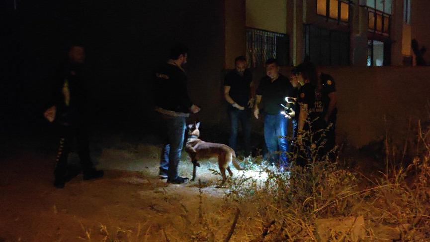 Baskın sırasında sokağa atılan uyuşturucuyu ‘Mişa’ buldu
