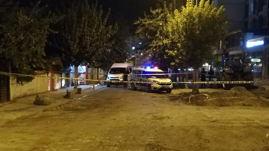 Sokağa bırakılan çanta fünye ile patlatıldı