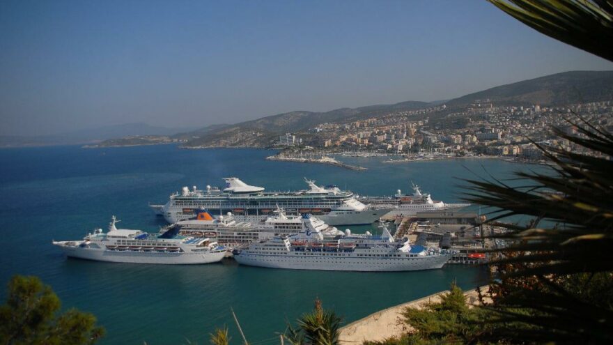 Yunanistan’dan Türkiye kararı! Kuşadası ve İstanbul limanlarına yasak kalktı