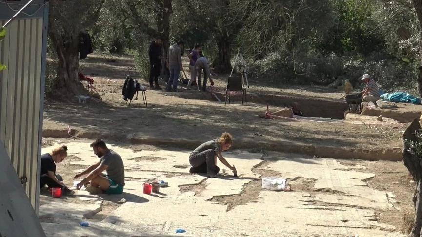 İznik’te zeytinlik alanda 2 lahit mezar daha bulundu