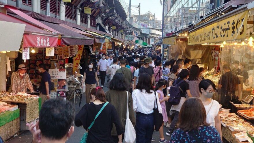 Japonya’da OHAL sona erdi… Sokaklar doldu taştı
