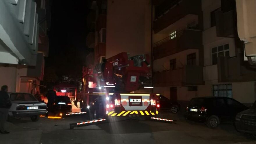 Kapıda kalan öğrencilerin yardımına itfaiye yetişti