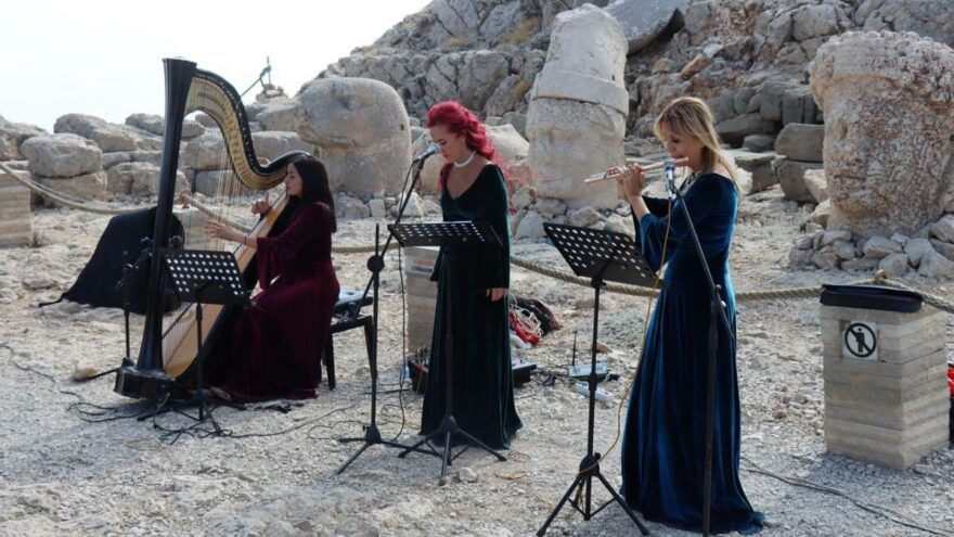 Çocuk felci ve Covid-19’a dikkat çekmek için Nemrut Dağı zirvesinde konser