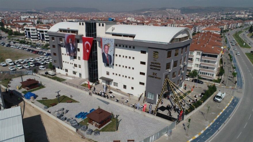 Kızılay’ın toplanan bağışlarla yaptırdığı öğrenci yurdu AKP’li belediyenin hizmet binası oldu
