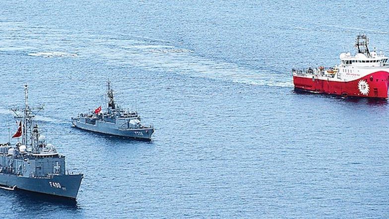 Sismik gemilerimiz limanda paslanıyor