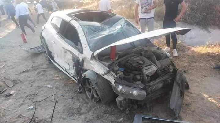 Düğün konvoyunda TIR’ın sıkıştırdığı otomobil tarlaya uçtu