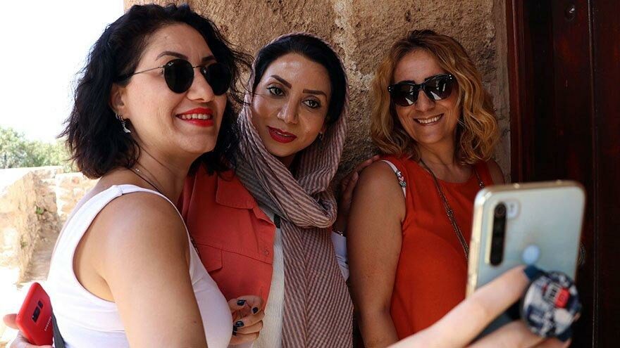 Van’a giden İranlılar, Akdamar Adası’nı gezdi