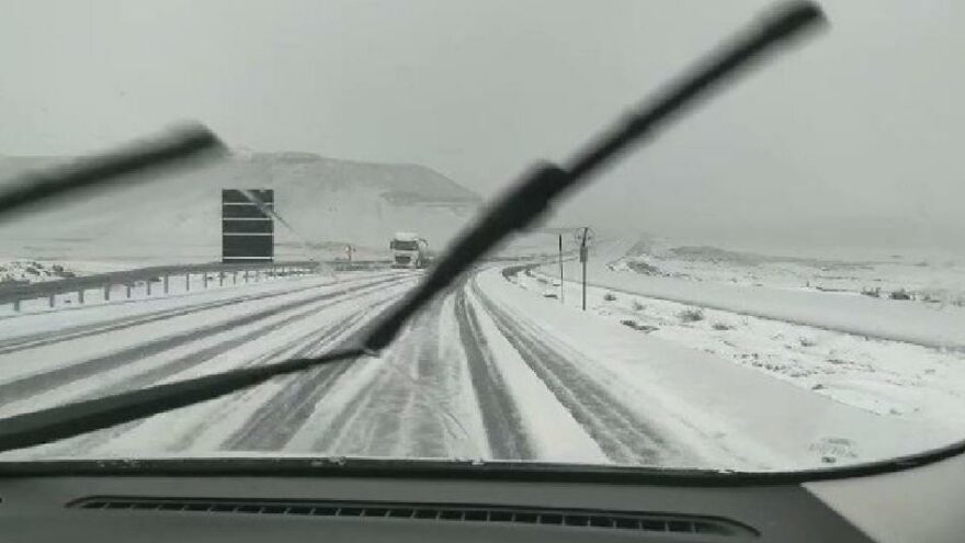 Doğu Anadolu’da kar sürücülere zor anlar yaşattı