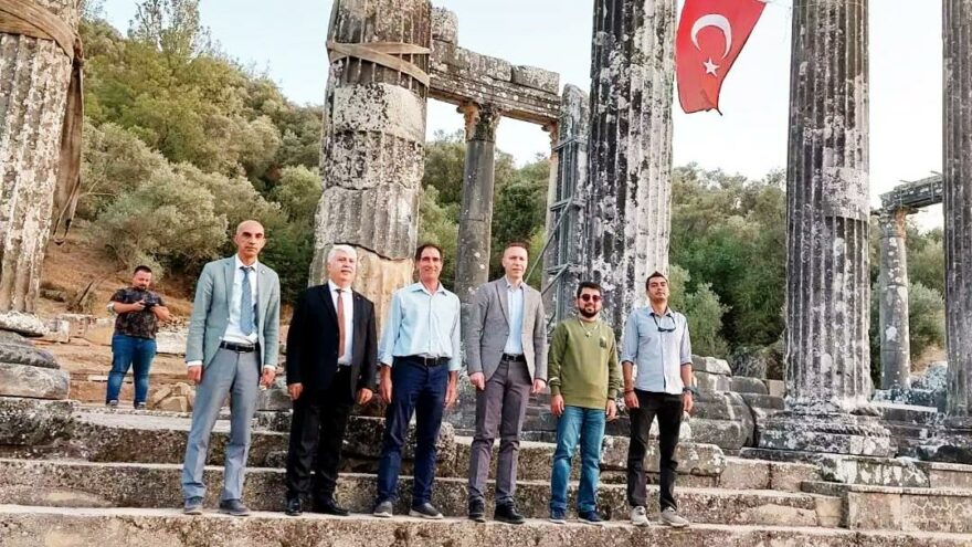 1860 yıllık tapınağın sütunları eski haline getirildi