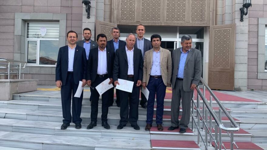 CHP’li meclis üyelerinden MHP’li Başkana ‘terör örgütü’ protestosu