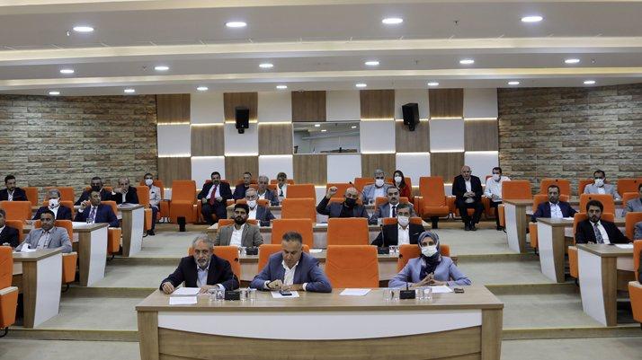 AKP’li ve MHP’li üyeler karşı karşıya geldi: Çok ağır şartları var!