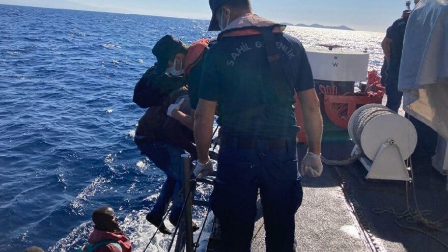 Marmaris’te 26 kaçak göçmen kurtarıldı