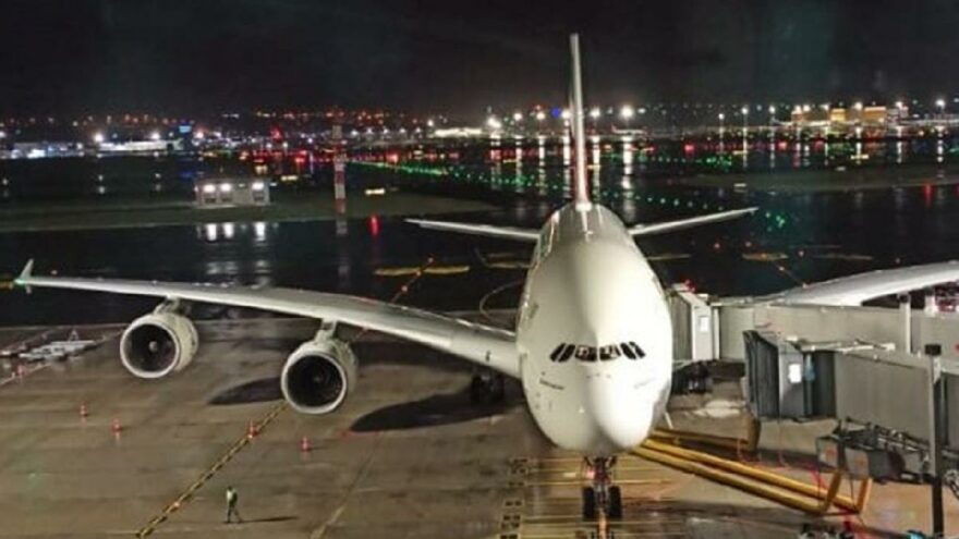 Dünyanın en büyük yolcu uçağı İstanbul’a acil iniş yaptı