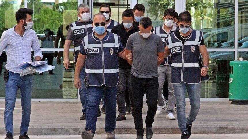 Polisiz diyerek Ürdünlü vatandaşa dehşet yaşattılar