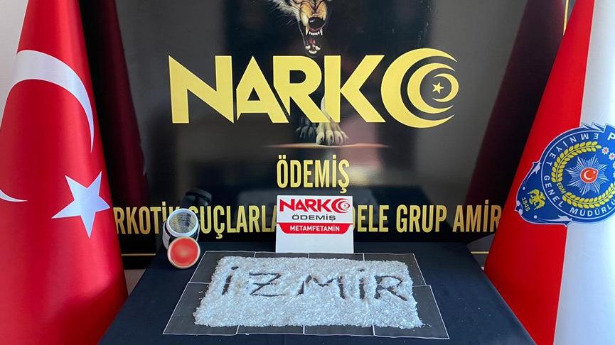 Aküye gizlenmiş 1 kilogram metamfetamin bulundu: 3 gözaltı