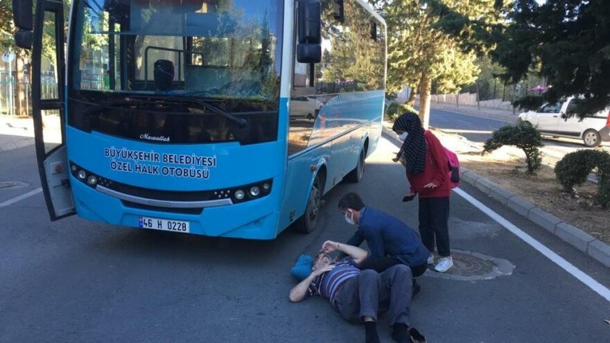 Otobüsün altında kalmaktan son anda kurtuldu