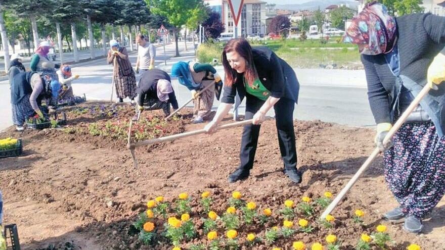 Biz kadınlar özgürlüğü Ulu Önder Atatürk sayesinde yaşıyoruz