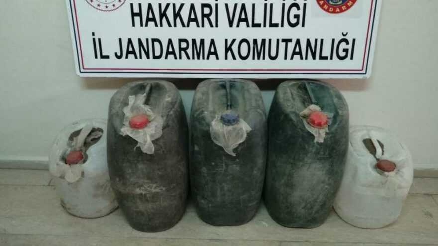 Yüksekova’da 200 litre asit anhidrit maddesi ele geçirildi