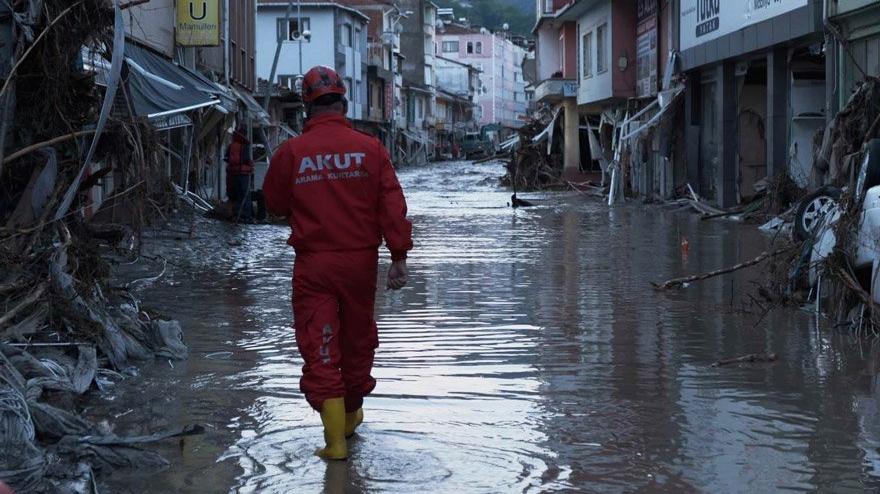 AKUT 3 bin gönüllüsüyle 25 yaşında