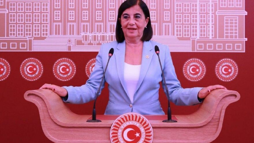 ‘Bla bla bla vaatleri bırakın, iklim krizine bakın’