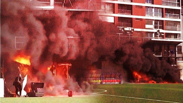 Maç öncesi VAR monitörü patladı! Sahayı alevler sardı…