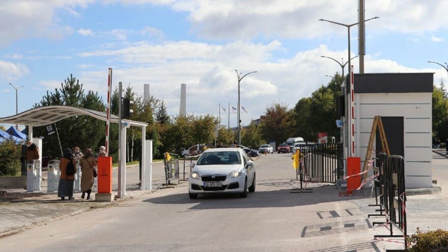 Osmangazi Köprüsü’nden sonra Osmangazi Üniversitesi’nde de geçiş paralı