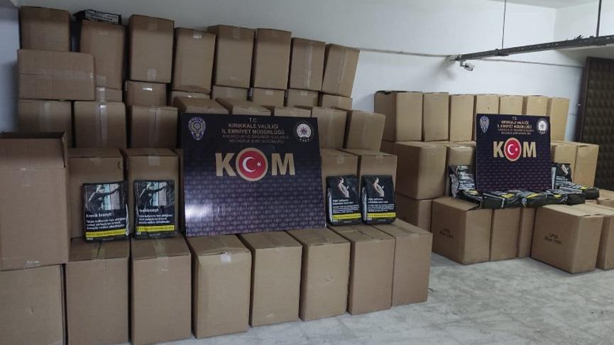 Polisin durdurduğu kamyonette 1.2 ton kaçak tütün ele geçirildi