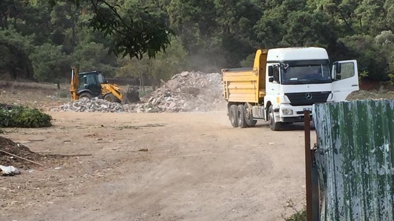 Büyükada’da inşaat atıklarını ormanlık alana döktüler