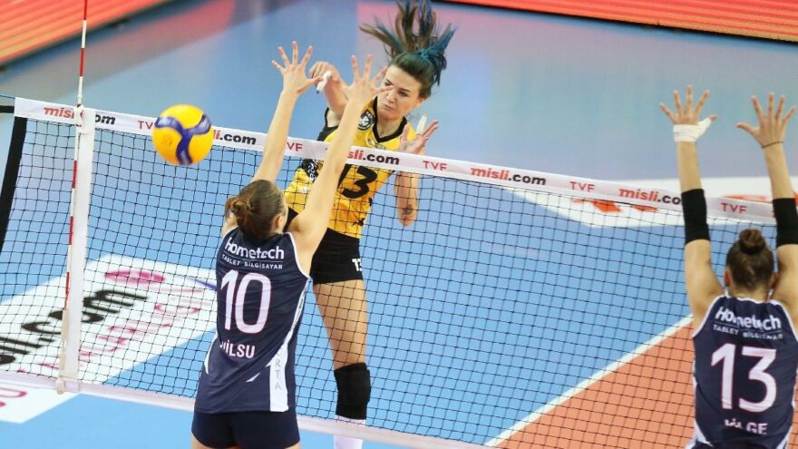 VakıfBank sezonu galibiyetle açtı