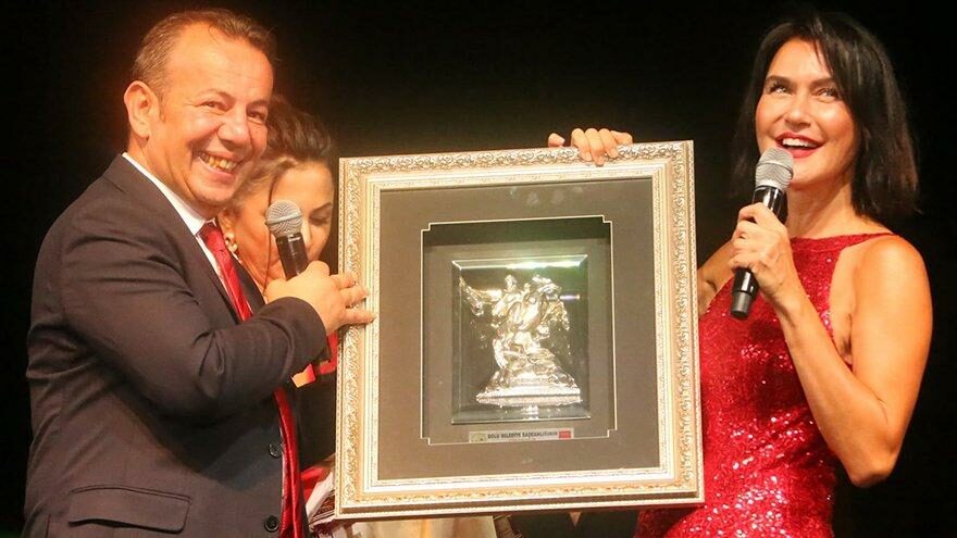 Tanju Özcan’ı çıldırtan olay: Şevval Sam’ın resmi çalındı