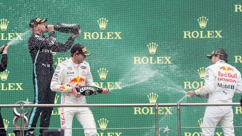 Formula 1 Rolex Türkiye GP’de kupa seremonisi yapıldı