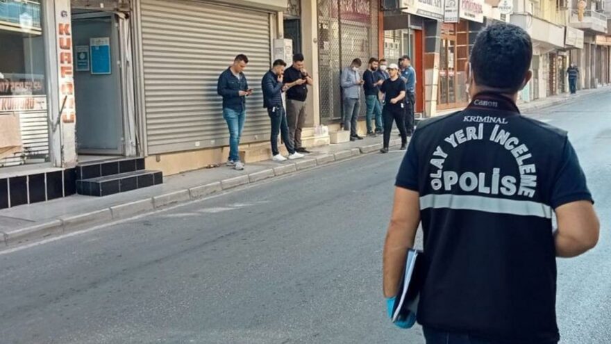 Kız arkadaşını defalarca bıçaklayıp intihar etti