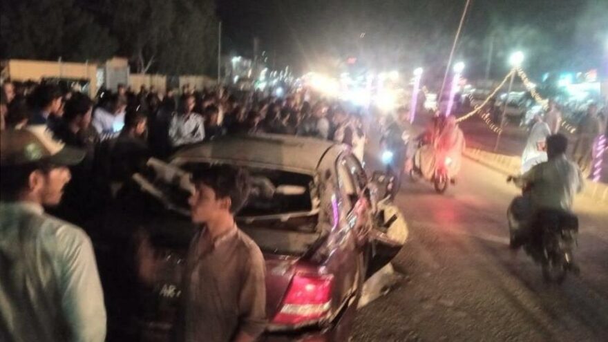 Pakistan’da çifte bombalı saldırı: 3 ölü