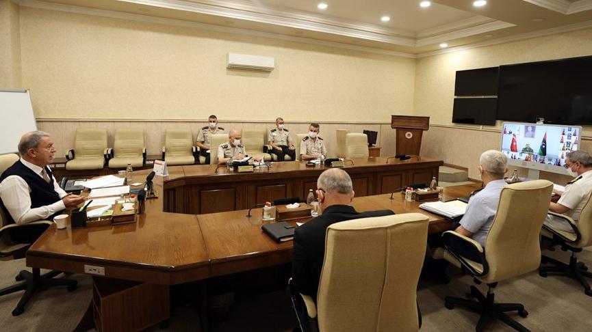 Bakan Akar, komutanlarla toplantı yaptı
