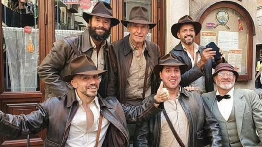 Harrison Ford’a Indiana Jones sürprizi: Hayranları kostümle sete koştu