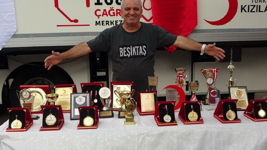 6 dünya rekoru kıran kan bağışçısına plaket