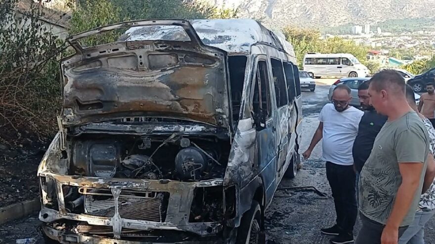 Servis şoförünün dikkati öğrencilerin hayatını kurtardı