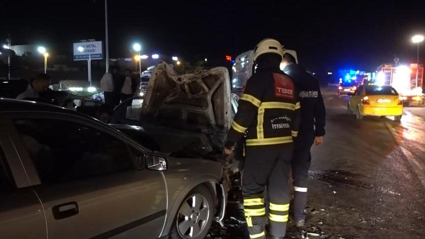 Kırıkkale’de iki otomobil kafa kafaya çarpıştı: 3’ü ağır 4 yaralı