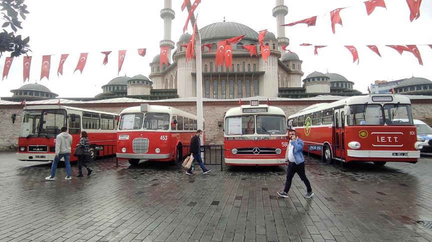 Taksim Meydanı’nda nostaljik otobüs sergisi
