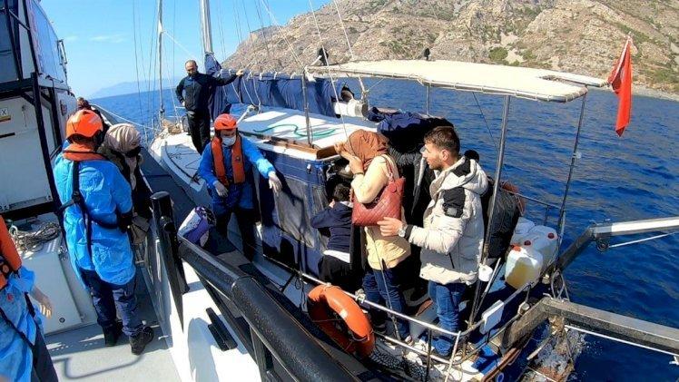 Yelkenliyle Yunanistan’a geçmeye çalışırken yakalandılar