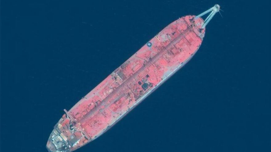 Kızıldeniz’de terk edilen petrol tankeri tehlike saçıyor… 8 milyon insanı susuz bırakacak
