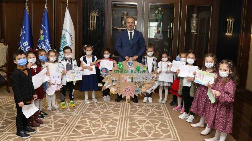 Anaokulunda müfredat dışı belediye başkanını tanıma dersi