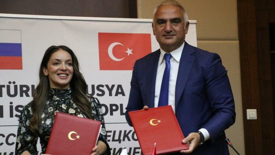 Turizm bakanından yıl sonuna kadar 4 milyondan fazla Rus turist hedefi