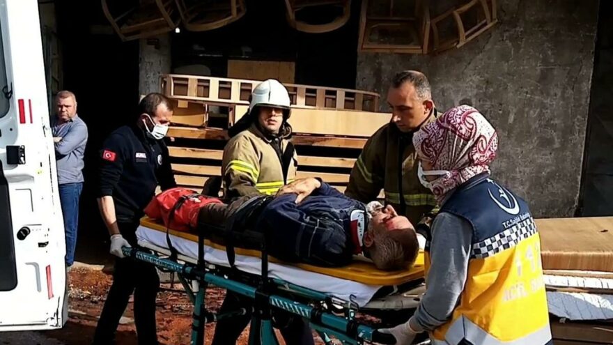 Tomrukla kamyon arasında sıkışan şoförün bacağı koptu