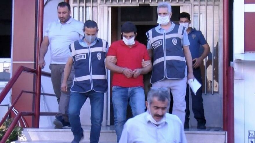 Çocukluk arkadaşını uyurken öldürdü