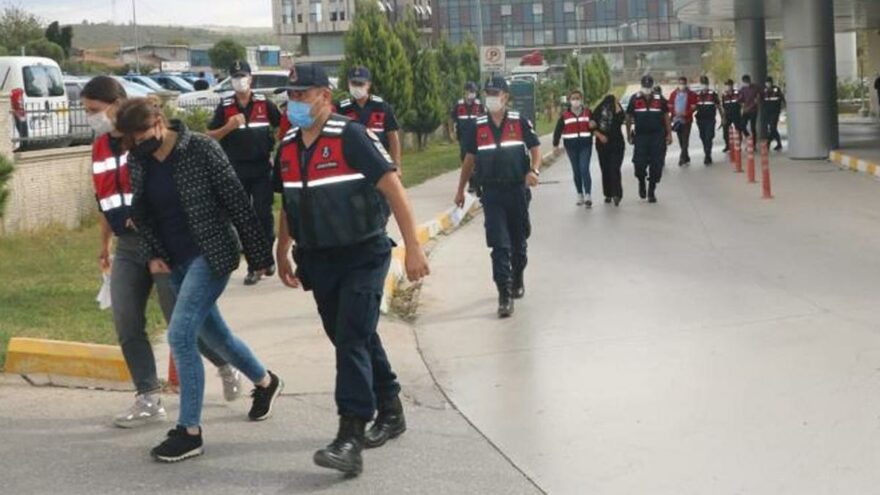 Doktor ve eczacılara operasyon! Evden para sayma makinesi bile çıktı