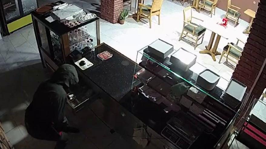 20 dakika arayla aynı dükkanı soydular