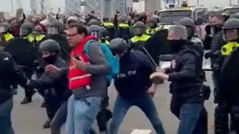 Hollanda'da konut krizi büyüyor: Polisten göstericilere sert müdahale