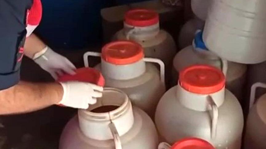 Jandarmanın baskın yaptığı evde 1.6 ton sahte şarap ele geçirildi
