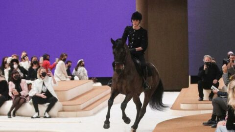 Grace Kelly’nin torunu at üstünde podyuma çıktı